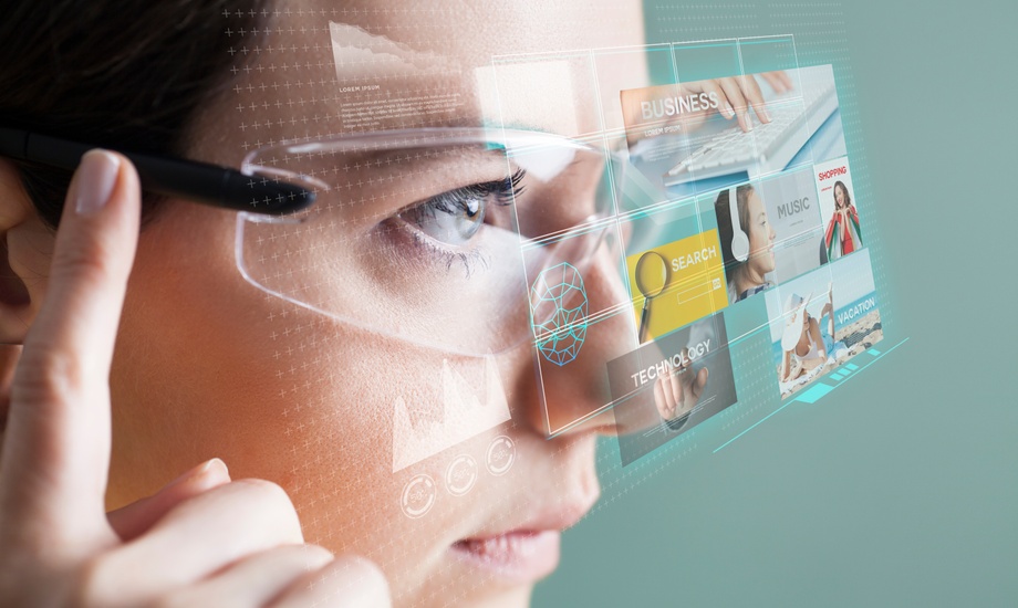 注目が高まる「スマートグラス」とは？ メガネ型デバイスがつくる近未来の生活のイメージ