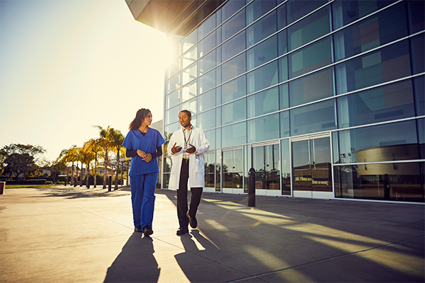 医療の100年史と近未来－医療制度・提供体制と病院経営－