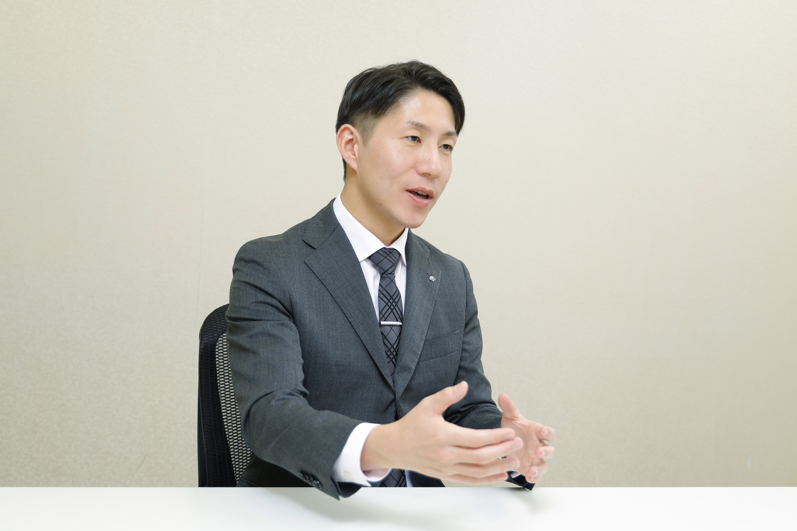 原油高のインバウンド関連株への影響は？　クオンツ×エコノミスト視点でわかった明暗　野村證券・西岡×伊藤のイメージ