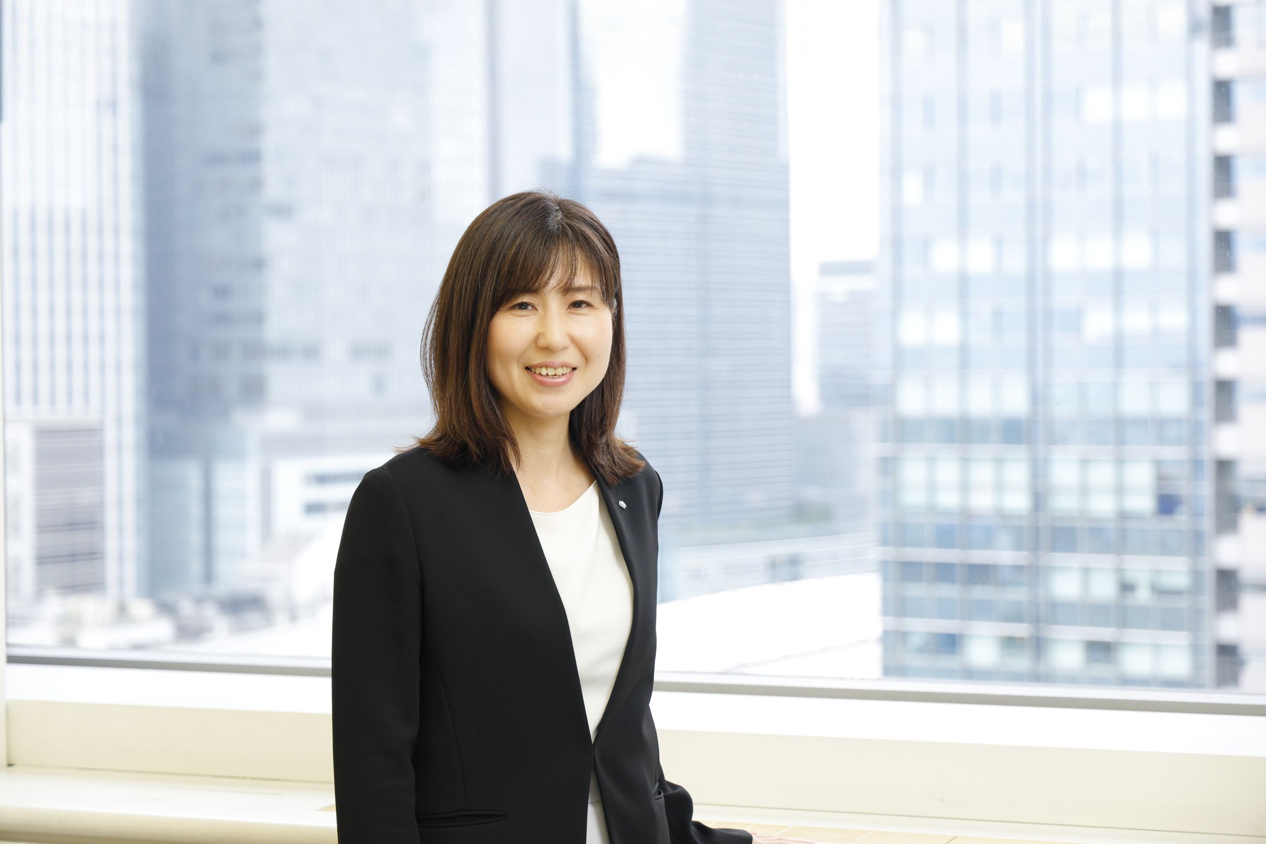 「有事の金」と呼ばれる金（ゴールド）　10年間積み立てた場合の資産額シミュレーション　野村證券・松田知紗のイメージ