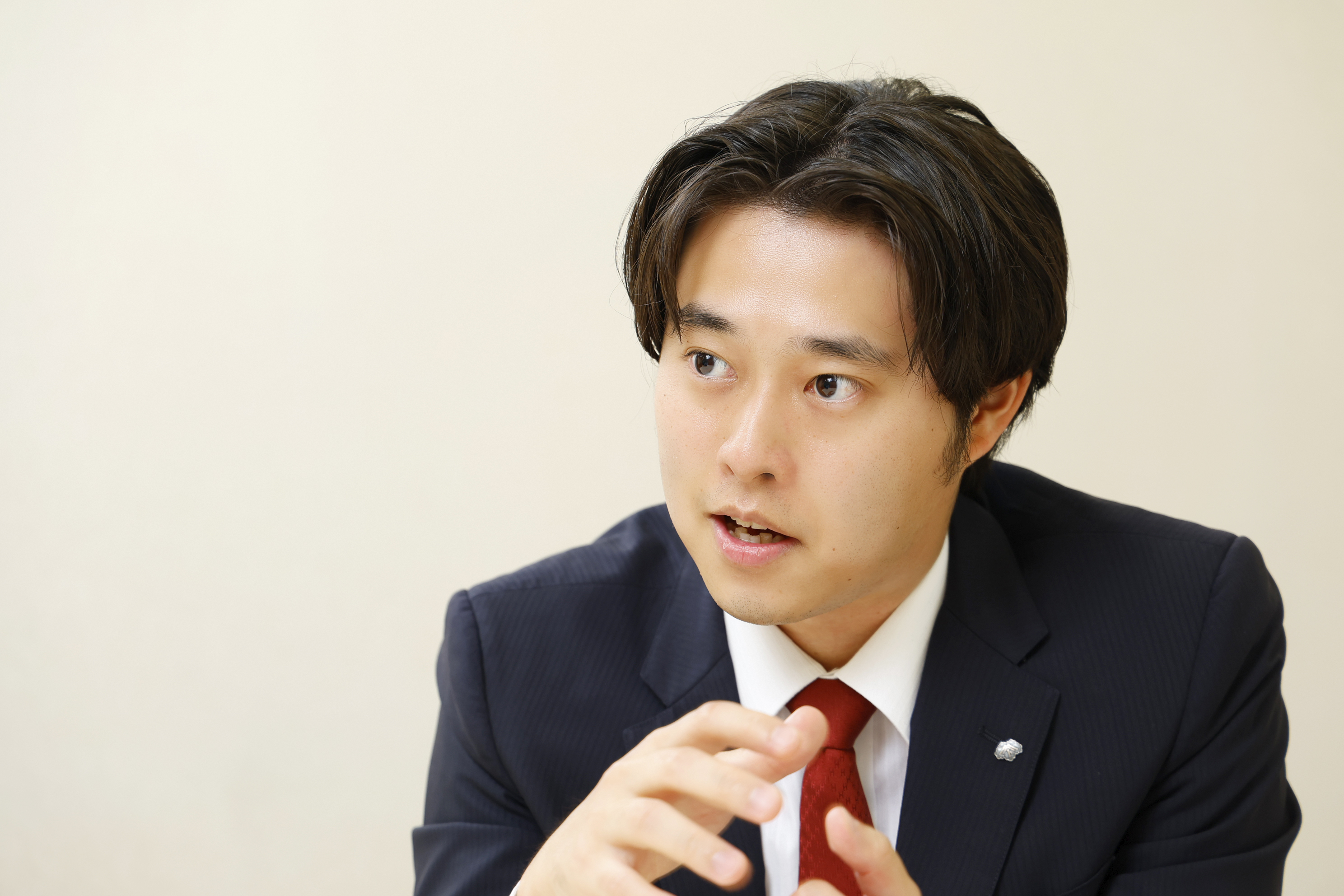 「米ドル離れ」の思惑で乱高下する金（ゴールド）価格　上昇余地の目安は？　野村證券・髙島雄貴のイメージ