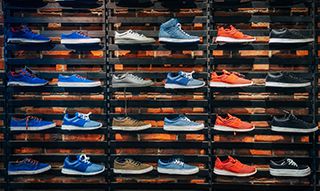 「SHOE DOG（シュードッグ）―靴にすべてを」―ナイキ創業者が明かす日本との深い縁。のイメージ