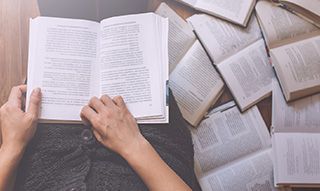 【読書術特集：後編】書評サイトHONZ代表の成毛眞氏流、「本の読み方・選び方」のイメージ