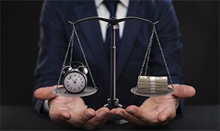 実は残業がしたい!? 意外と厳しい80年代生まれの時間とお金事情のイメージ